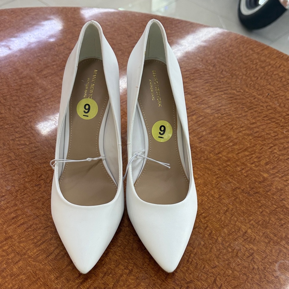 Marc New York Andrew Marc white heel shoes 9
